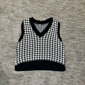 HOUNDSTOOTH SWEATER VEST